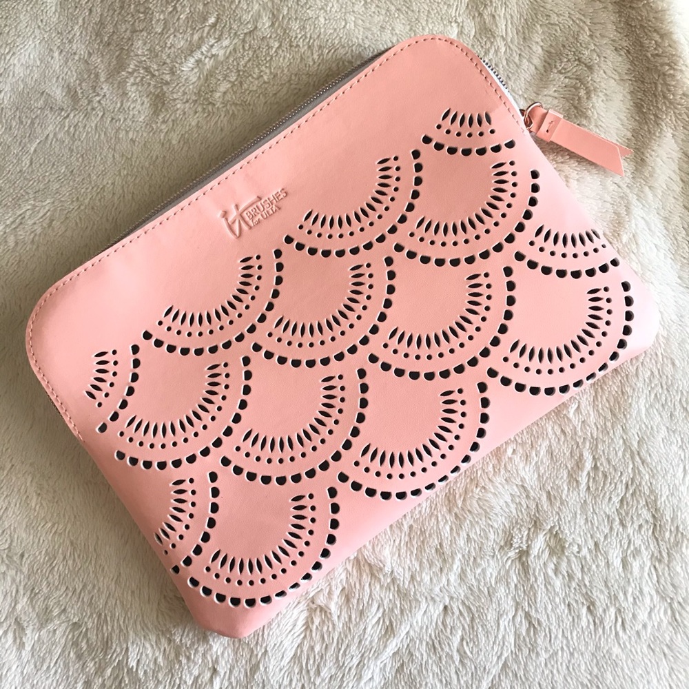 It Brushes for Ulta light pink bag